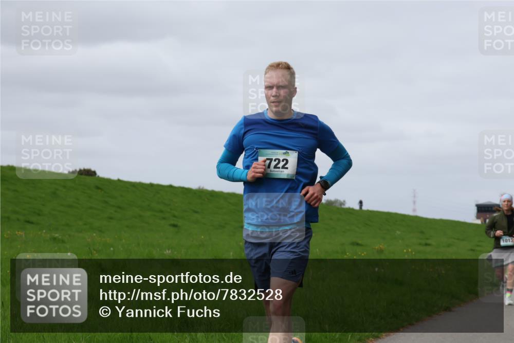 04.05.2025 - 8. Wedeler Halbmarathon Yannick Fuchs http://msf.ph/oto/7832528 04.05.2025 11:41:30 Laufen 722, 1013 meine-sportfotos.de