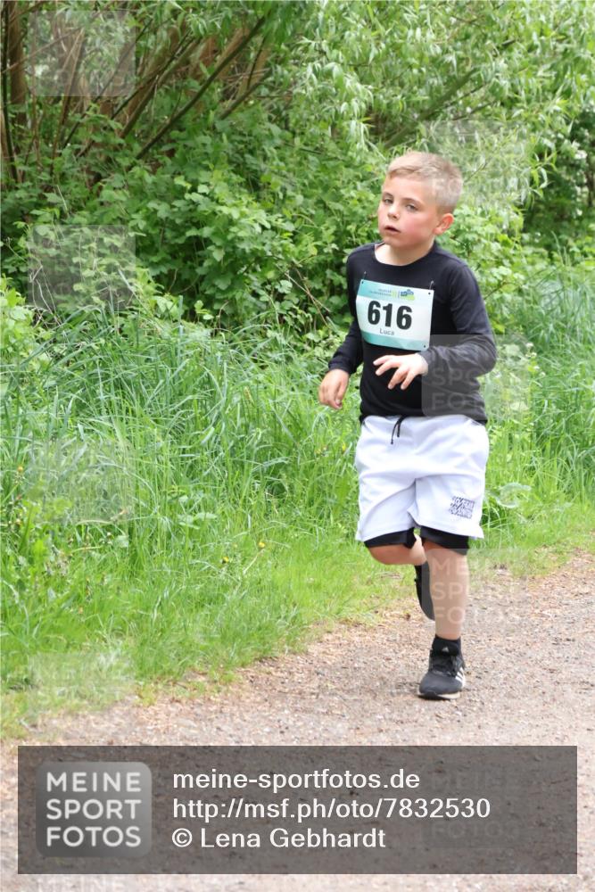 04.05.2025 - 8. Wedeler Halbmarathon Lena Gebhardt http://msf.ph/oto/7832530 04.05.2025 11:20:09 Laufen 56, 616 meine-sportfotos.de