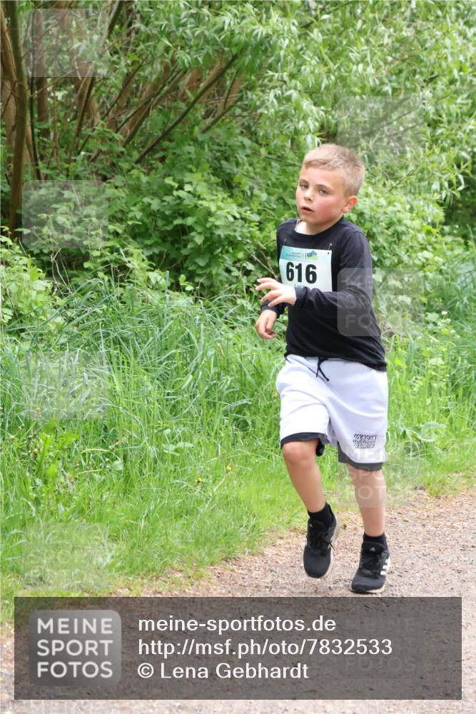 04.05.2025 - 8. Wedeler Halbmarathon Lena Gebhardt http://msf.ph/oto/7832533 04.05.2025 11:20:09 Laufen 616 meine-sportfotos.de