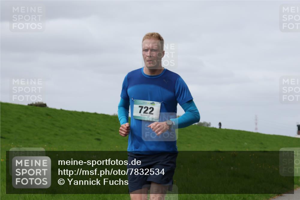04.05.2025 - 8. Wedeler Halbmarathon Yannick Fuchs http://msf.ph/oto/7832534 04.05.2025 11:41:31 Laufen 722 meine-sportfotos.de