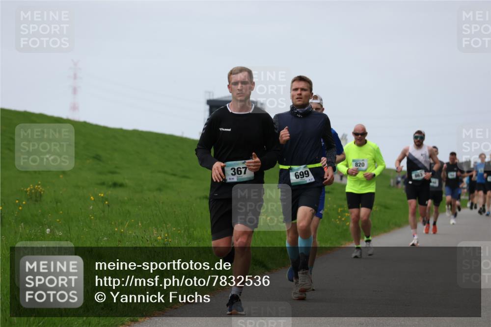 04.05.2025 - 8. Wedeler Halbmarathon Yannick Fuchs http://msf.ph/oto/7832536 04.05.2025 11:21:16 Laufen 367, 89, 699, 23, 820 meine-sportfotos.de