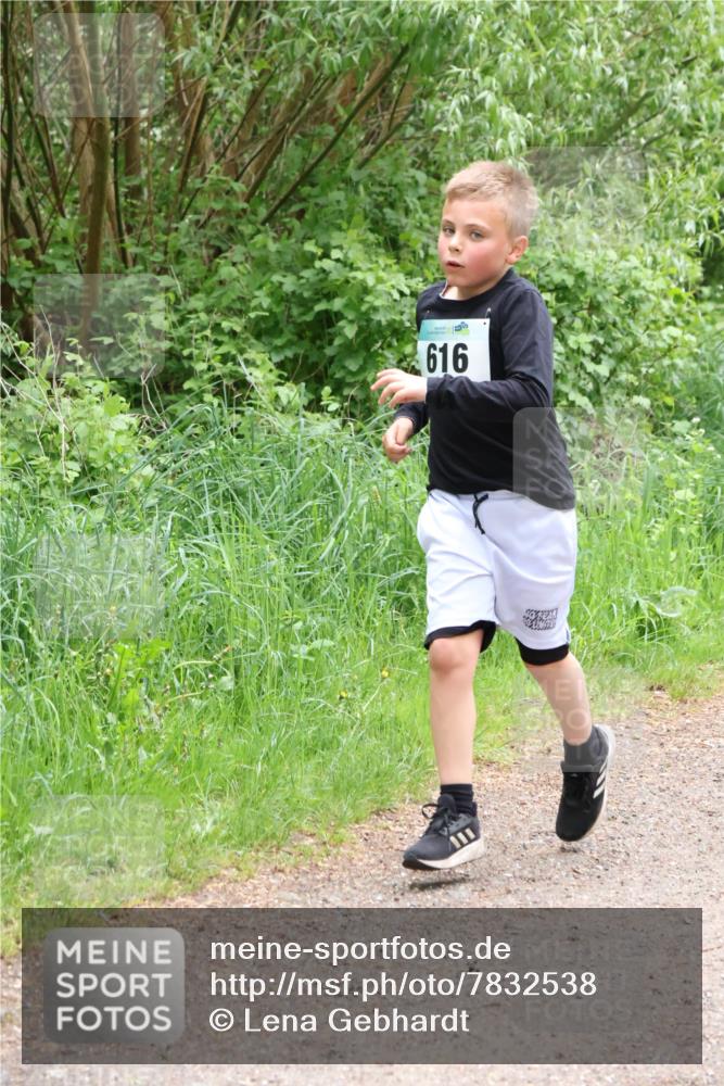 04.05.2025 - 8. Wedeler Halbmarathon Lena Gebhardt http://msf.ph/oto/7832538 04.05.2025 11:20:09 Laufen 616 meine-sportfotos.de