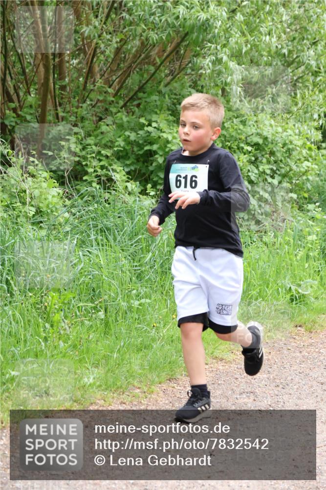 04.05.2025 - 8. Wedeler Halbmarathon Lena Gebhardt http://msf.ph/oto/7832542 04.05.2025 11:20:09 Laufen 616 meine-sportfotos.de