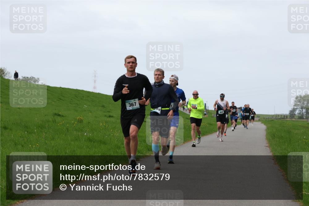 04.05.2025 - 8. Wedeler Halbmarathon Yannick Fuchs http://msf.ph/oto/7832579 04.05.2025 11:21:17 Laufen 367 meine-sportfotos.de