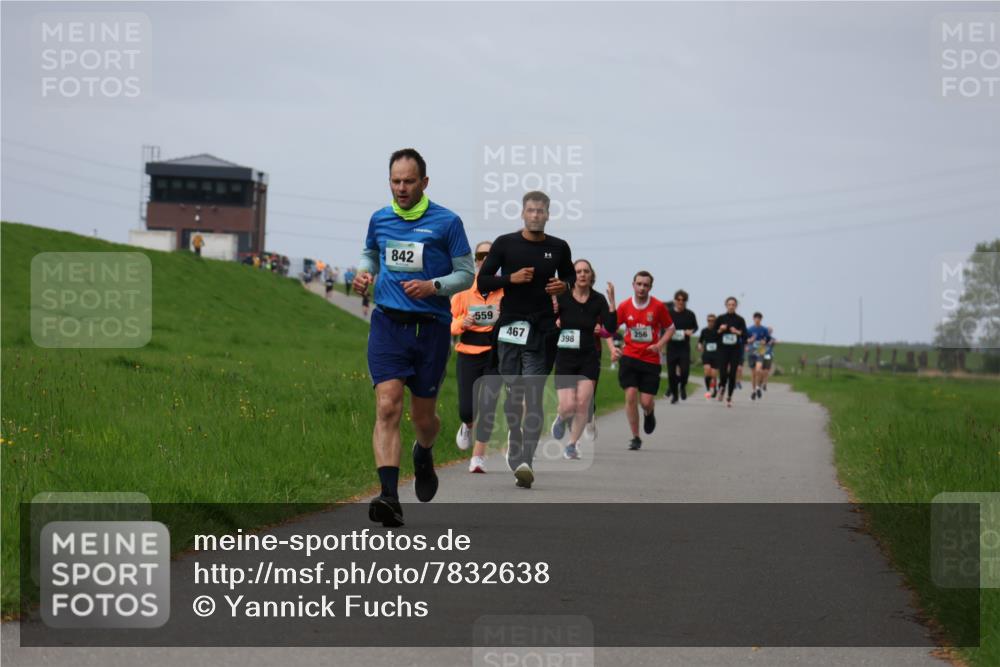 04.05.2025 - 8. Wedeler Halbmarathon Yannick Fuchs http://msf.ph/oto/7832638 04.05.2025 11:41:37 Laufen 842, 559, 467, 256, 398 meine-sportfotos.de