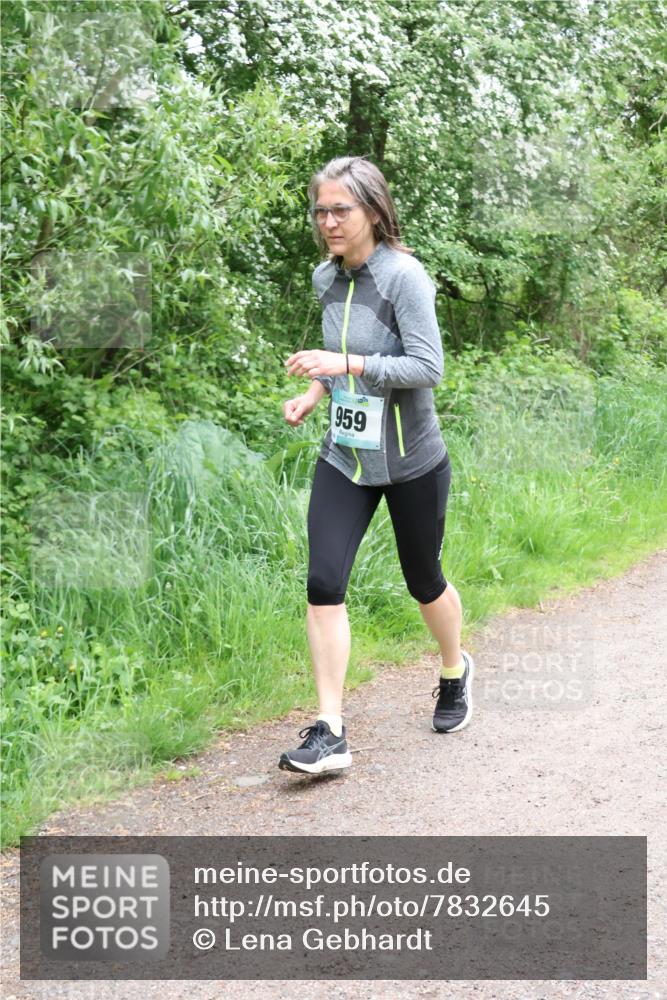04.05.2025 - 8. Wedeler Halbmarathon Lena Gebhardt http://msf.ph/oto/7832645 04.05.2025 11:20:17 Laufen 959 meine-sportfotos.de
