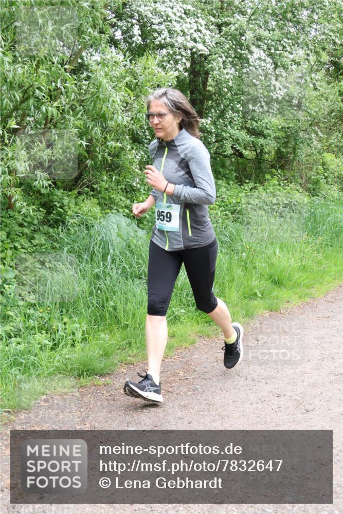 04.05.2025 - 8. Wedeler Halbmarathon Lena Gebhardt http://msf.ph/oto/7832647 04.05.2025 11:20:17 Laufen 959 meine-sportfotos.de
