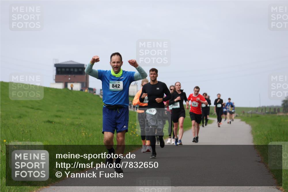 04.05.2025 - 8. Wedeler Halbmarathon Yannick Fuchs http://msf.ph/oto/7832650 04.05.2025 11:41:39 Laufen 842, 59, 467, 3398, 256 meine-sportfotos.de