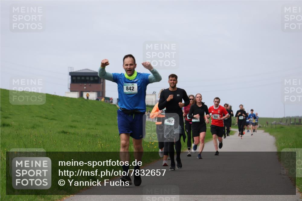 04.05.2025 - 8. Wedeler Halbmarathon Yannick Fuchs http://msf.ph/oto/7832657 04.05.2025 11:41:39 Laufen 842, 55, 256, 398, 467 meine-sportfotos.de