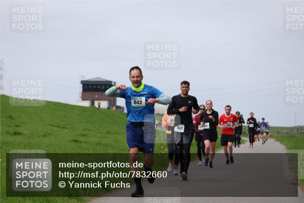 04.05.2025 - 8. Wedeler Halbmarathon Yannick Fuchs http://msf.ph/oto/7832660 04.05.2025 11:41:39 Laufen 842, 55, 467, 398, 256 meine-sportfotos.de