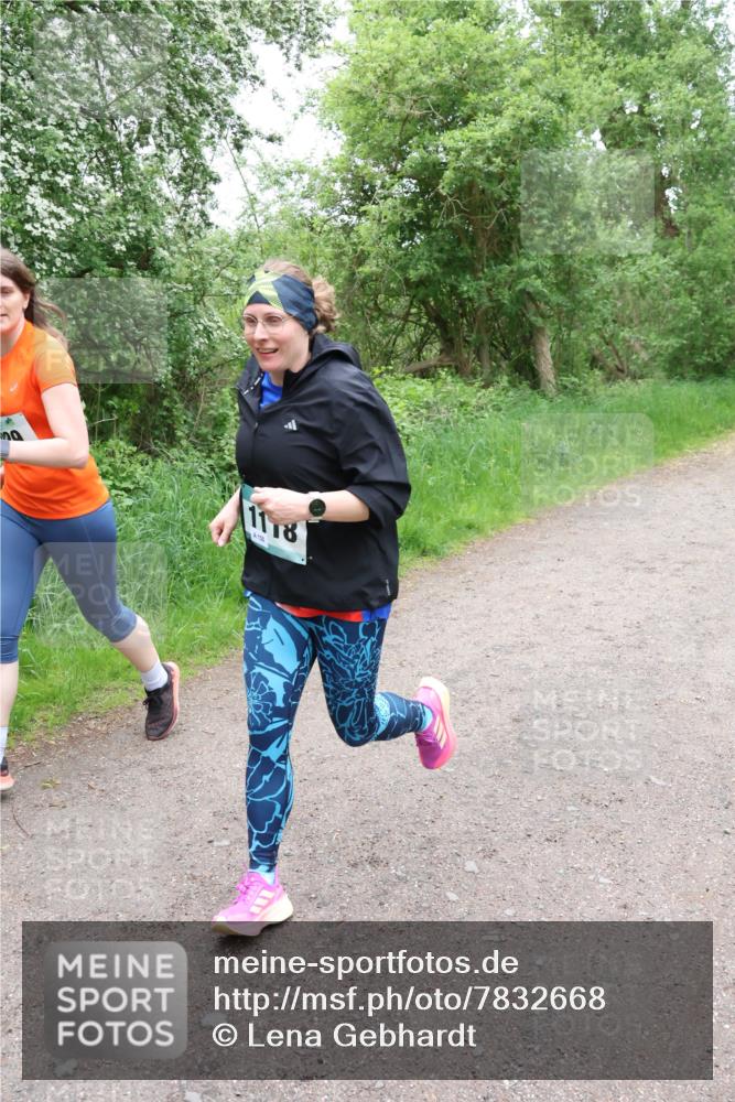 04.05.2025 - 8. Wedeler Halbmarathon Lena Gebhardt http://msf.ph/oto/7832668 04.05.2025 11:20:22 Laufen 4, 1118 meine-sportfotos.de