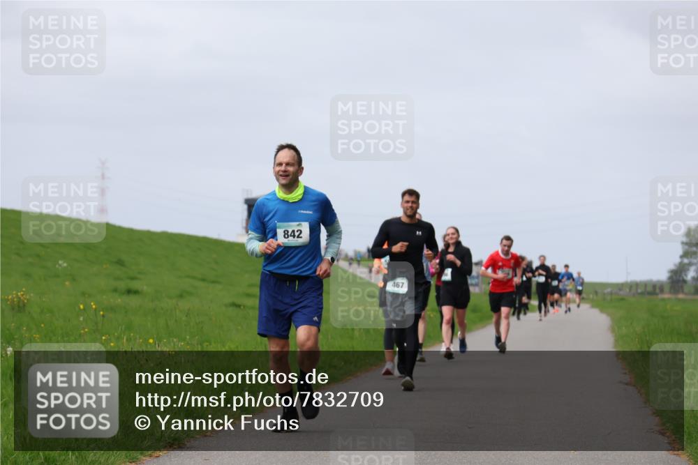 04.05.2025 - 8. Wedeler Halbmarathon Yannick Fuchs http://msf.ph/oto/7832709 04.05.2025 11:41:40 Laufen 842, 467 meine-sportfotos.de