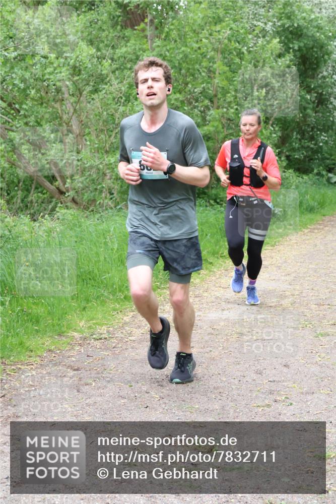 04.05.2025 - 8. Wedeler Halbmarathon Lena Gebhardt http://msf.ph/oto/7832711 04.05.2025 11:20:26 Laufen  meine-sportfotos.de