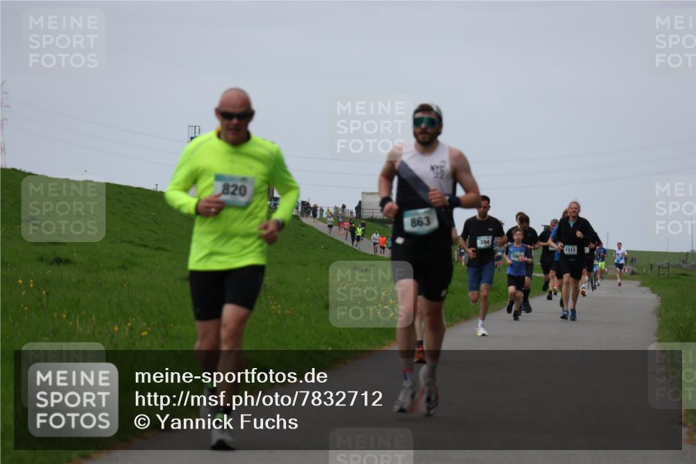 04.05.2025 - 8. Wedeler Halbmarathon Yannick Fuchs http://msf.ph/oto/7832712 04.05.2025 11:21:22 Laufen 820, 863, 394, 10, 1211 meine-sportfotos.de