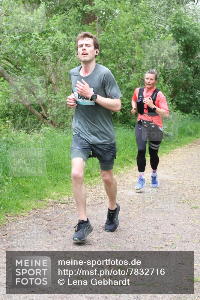 04.05.2025 - 8. Wedeler Halbmarathon Lena Gebhardt http://msf.ph/oto/7832716 04.05.2025 11:20:26 Laufen 802 meine-sportfotos.de
