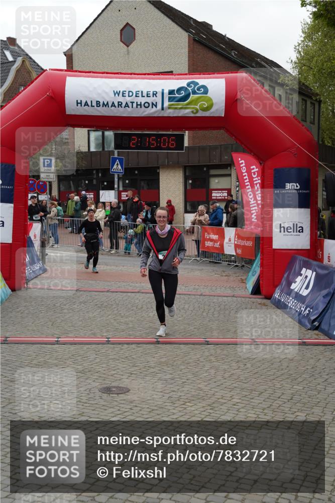 04.05.2025 - 8. Wedeler Halbmarathon Felixshl http://msf.ph/oto/7832721 04.05.2025 12:15:04 Ziel 271, 296, 601 meine-sportfotos.de