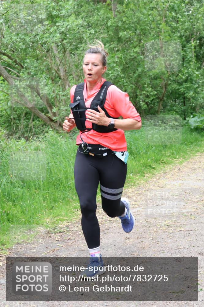 04.05.2025 - 8. Wedeler Halbmarathon Lena Gebhardt http://msf.ph/oto/7832725 04.05.2025 11:20:27 Laufen  meine-sportfotos.de