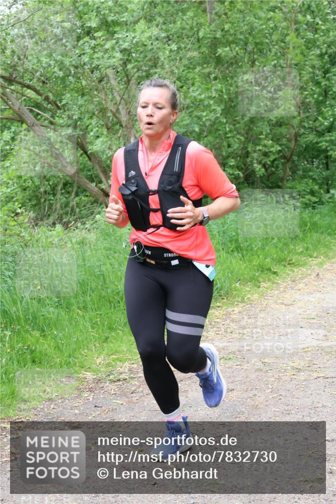 04.05.2025 - 8. Wedeler Halbmarathon Lena Gebhardt http://msf.ph/oto/7832730 04.05.2025 11:20:27 Laufen  meine-sportfotos.de