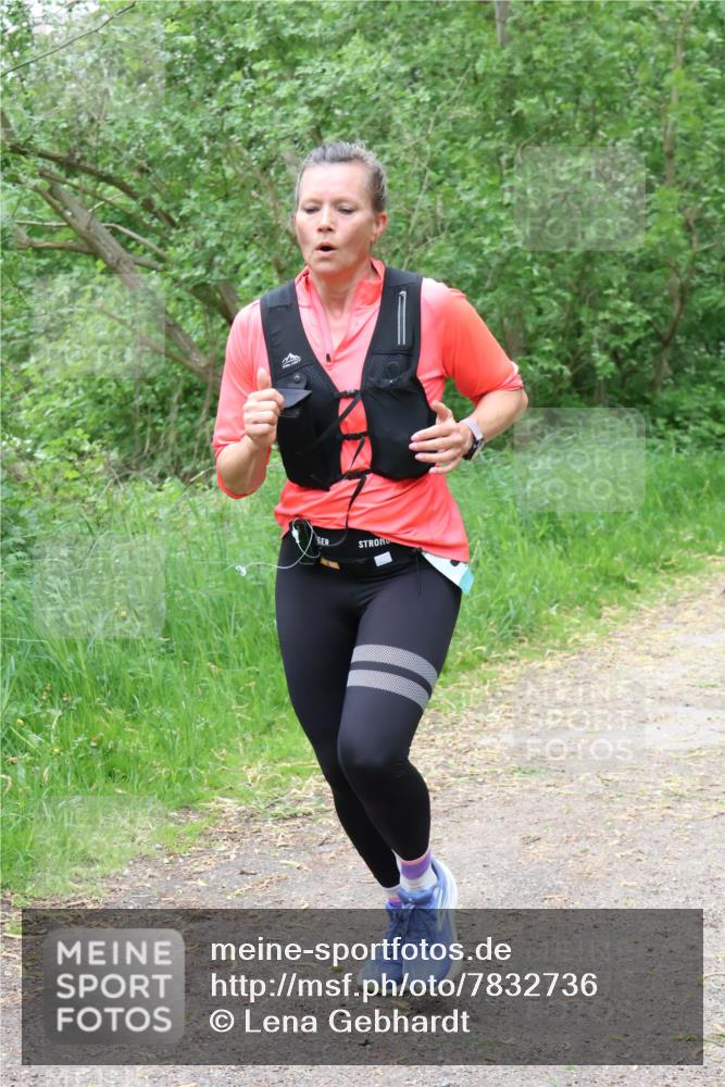 04.05.2025 - 8. Wedeler Halbmarathon Lena Gebhardt http://msf.ph/oto/7832736 04.05.2025 11:20:27 Laufen  meine-sportfotos.de