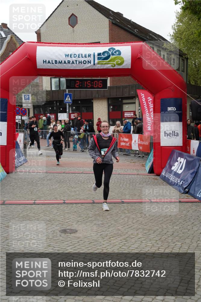 04.05.2025 - 8. Wedeler Halbmarathon Felixshl http://msf.ph/oto/7832742 04.05.2025 12:15:04 Ziel 271, 296, 601 meine-sportfotos.de
