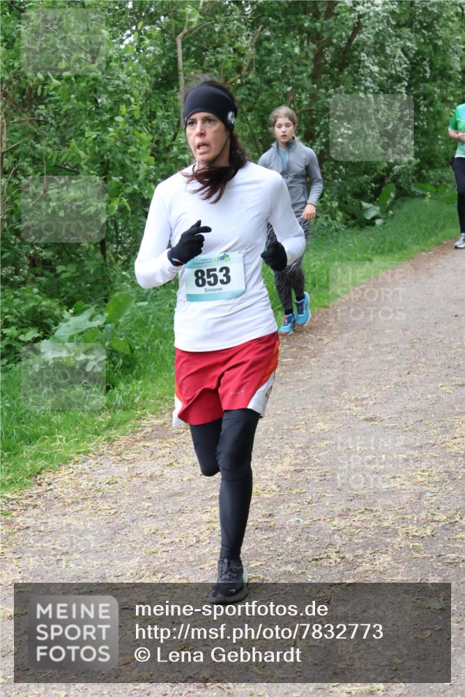 04.05.2025 - 8. Wedeler Halbmarathon Lena Gebhardt http://msf.ph/oto/7832773 04.05.2025 11:20:34 Laufen 120, 853 meine-sportfotos.de