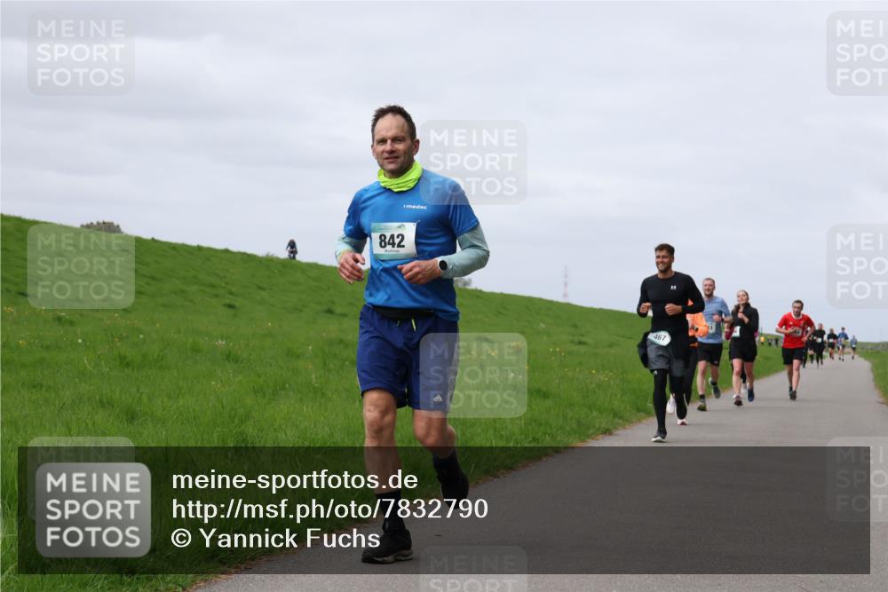 04.05.2025 - 8. Wedeler Halbmarathon Yannick Fuchs http://msf.ph/oto/7832790 04.05.2025 11:41:45 Laufen 842, 467 meine-sportfotos.de