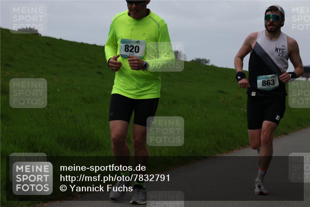 04.05.2025 - 8. Wedeler Halbmarathon Yannick Fuchs http://msf.ph/oto/7832791 04.05.2025 11:21:26 Laufen 820, 863, 22 meine-sportfotos.de