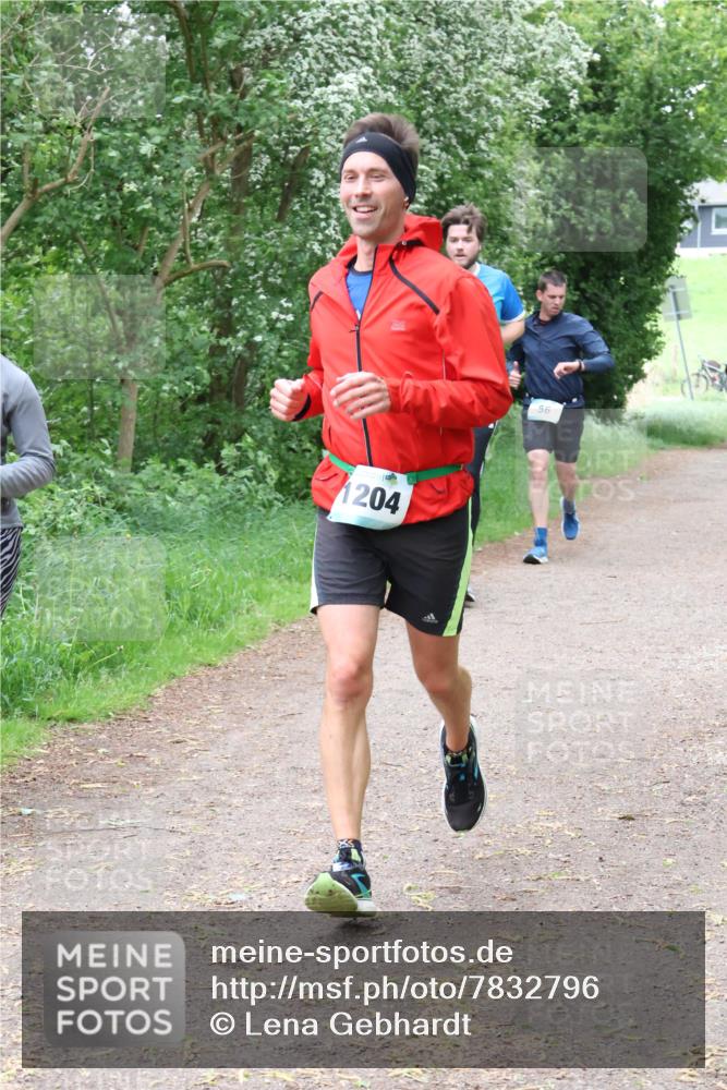 04.05.2025 - 8. Wedeler Halbmarathon Lena Gebhardt http://msf.ph/oto/7832796 04.05.2025 11:20:35 Laufen 1204, 56 meine-sportfotos.de