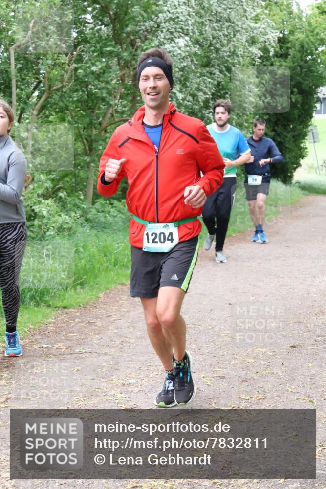 04.05.2025 - 8. Wedeler Halbmarathon Lena Gebhardt http://msf.ph/oto/7832811 04.05.2025 11:20:35 Laufen 10, 1204, 56 meine-sportfotos.de