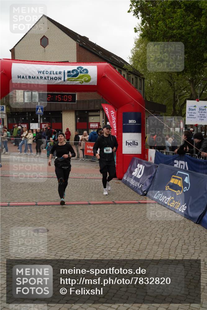 04.05.2025 - 8. Wedeler Halbmarathon Felixshl http://msf.ph/oto/7832820 04.05.2025 12:15:07 Ziel 271, 296, 601 meine-sportfotos.de