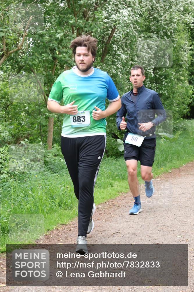 04.05.2025 - 8. Wedeler Halbmarathon Lena Gebhardt http://msf.ph/oto/7832833 04.05.2025 11:20:37 Laufen 883, 56, 6 meine-sportfotos.de