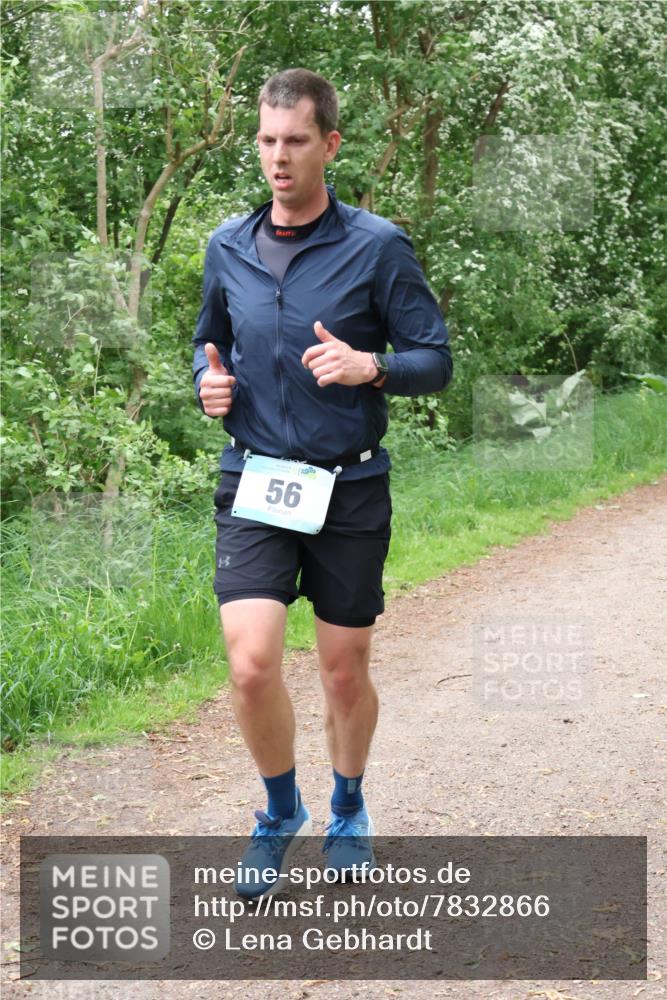 04.05.2025 - 8. Wedeler Halbmarathon Lena Gebhardt http://msf.ph/oto/7832866 04.05.2025 11:20:38 Laufen 56 meine-sportfotos.de