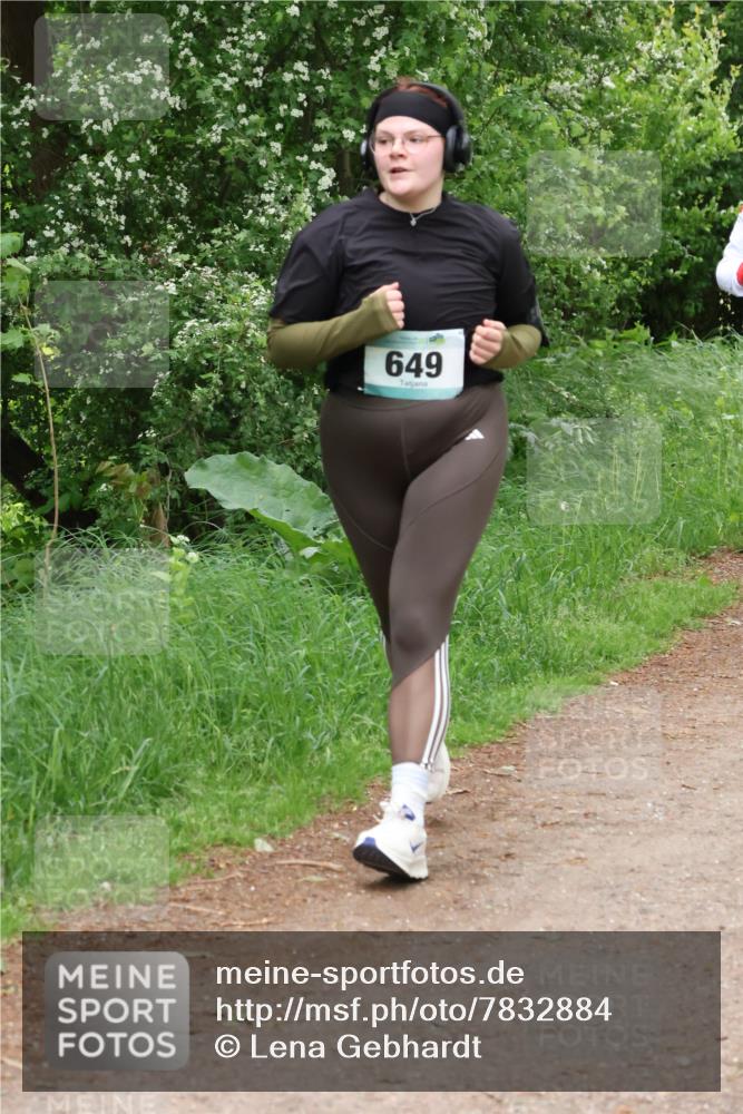 04.05.2025 - 8. Wedeler Halbmarathon Lena Gebhardt http://msf.ph/oto/7832884 04.05.2025 11:20:43 Laufen 649 meine-sportfotos.de