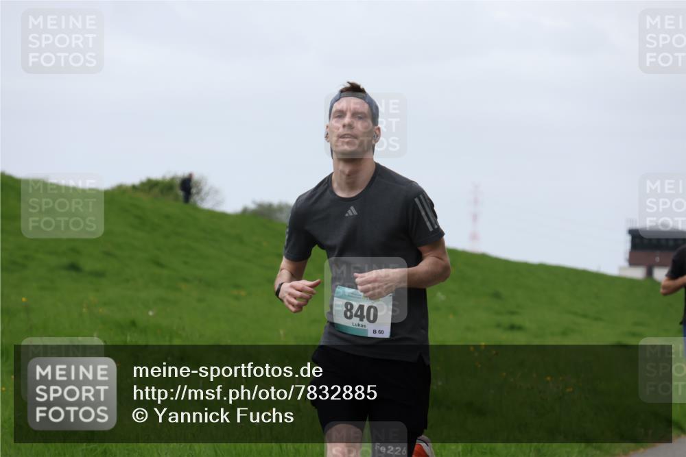 04.05.2025 - 8. Wedeler Halbmarathon Yannick Fuchs http://msf.ph/oto/7832885 04.05.2025 11:21:29 Laufen 840, 60, 226 meine-sportfotos.de