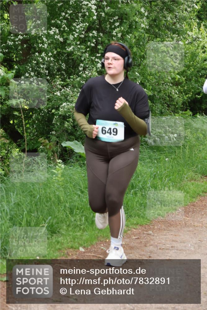 04.05.2025 - 8. Wedeler Halbmarathon Lena Gebhardt http://msf.ph/oto/7832891 04.05.2025 11:20:43 Laufen 649 meine-sportfotos.de