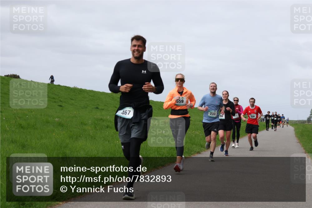 04.05.2025 - 8. Wedeler Halbmarathon Yannick Fuchs http://msf.ph/oto/7832893 04.05.2025 11:41:48 Laufen 467, 559, 233, 398, 17, 256 meine-sportfotos.de