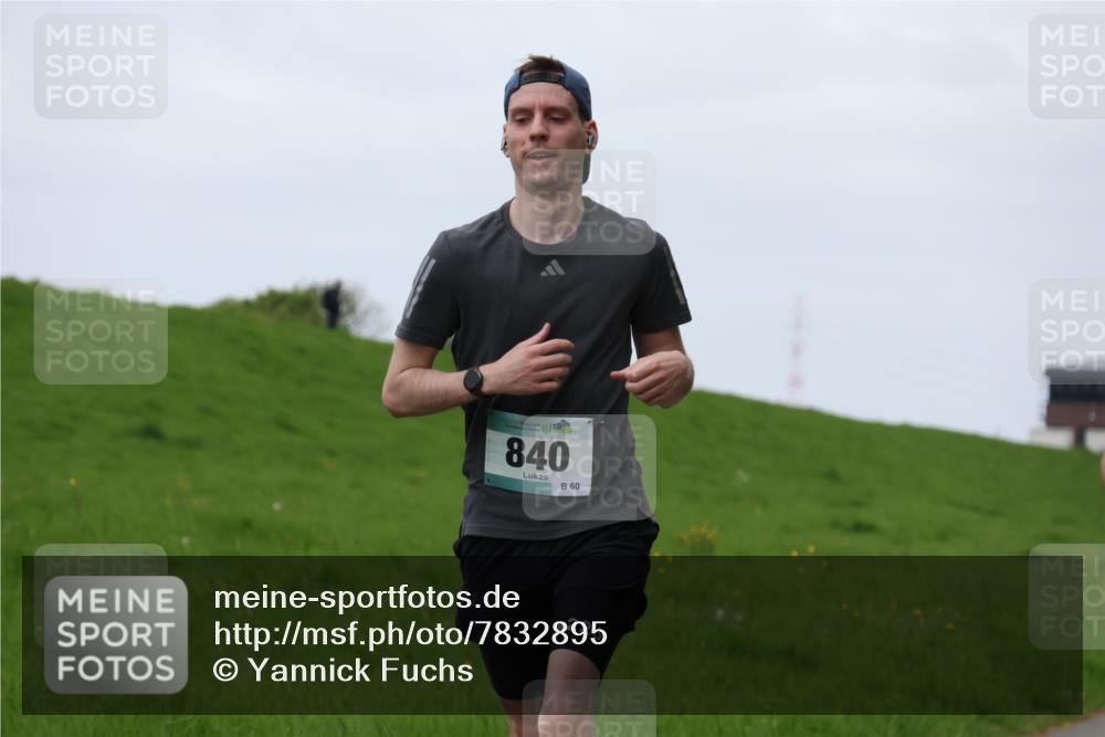 04.05.2025 - 8. Wedeler Halbmarathon Yannick Fuchs http://msf.ph/oto/7832895 04.05.2025 11:21:30 Laufen 840, 60, 226 meine-sportfotos.de