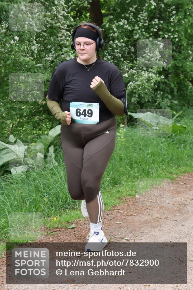 04.05.2025 - 8. Wedeler Halbmarathon Lena Gebhardt http://msf.ph/oto/7832900 04.05.2025 11:20:44 Laufen 136, 649 meine-sportfotos.de