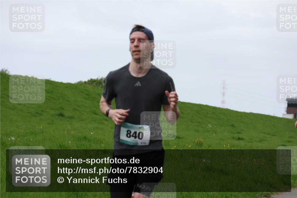 04.05.2025 - 8. Wedeler Halbmarathon Yannick Fuchs http://msf.ph/oto/7832904 04.05.2025 11:21:30 Laufen 840, 226 meine-sportfotos.de