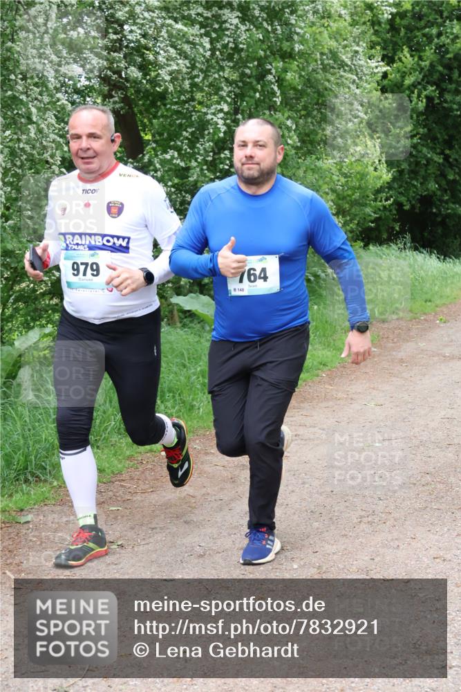 04.05.2025 - 8. Wedeler Halbmarathon Lena Gebhardt http://msf.ph/oto/7832921 04.05.2025 11:20:45 Laufen 979, 764, 148 meine-sportfotos.de
