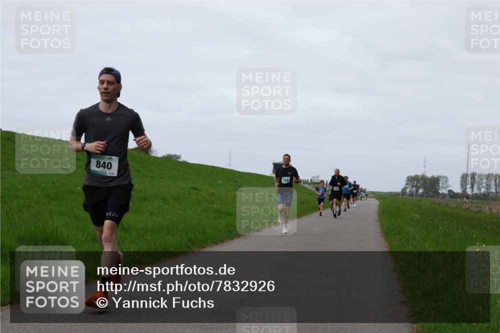 04.05.2025 - 8. Wedeler Halbmarathon Yannick Fuchs http://msf.ph/oto/7832926 04.05.2025 11:21:30 Laufen 840, 860, 2226 meine-sportfotos.de