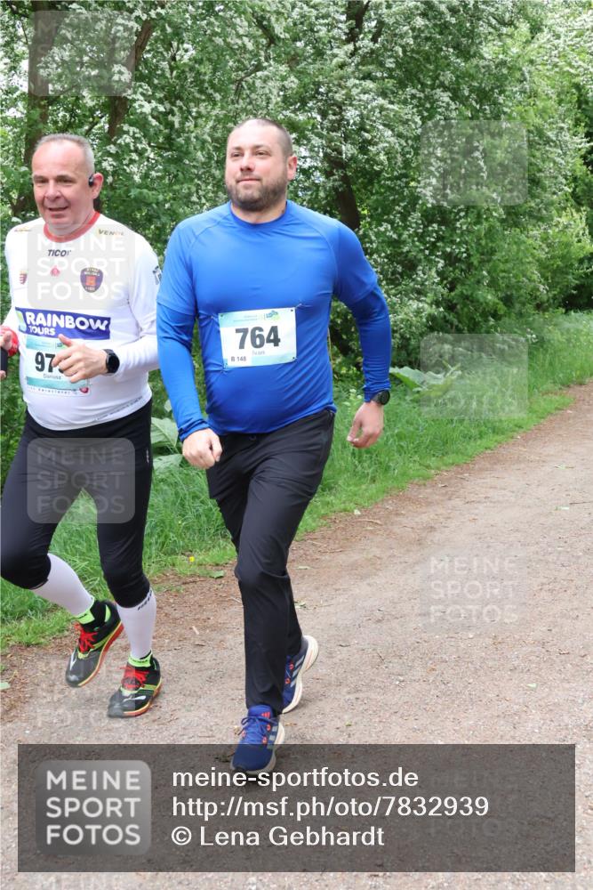 04.05.2025 - 8. Wedeler Halbmarathon Lena Gebhardt http://msf.ph/oto/7832939 04.05.2025 11:20:45 Laufen 97, 56, 764, 148 meine-sportfotos.de