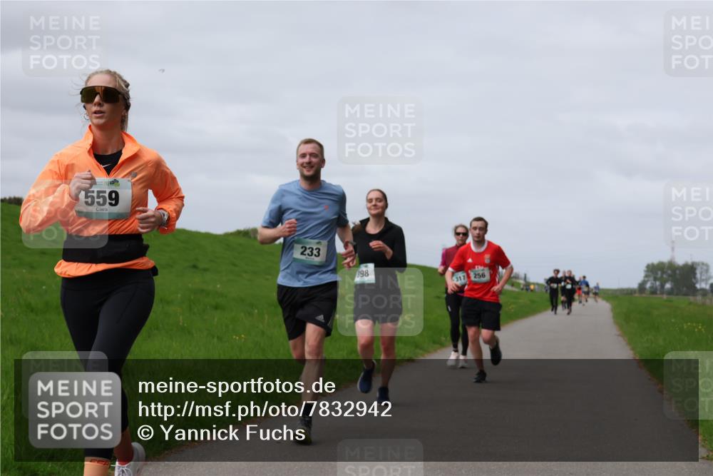 04.05.2025 - 8. Wedeler Halbmarathon Yannick Fuchs http://msf.ph/oto/7832942 04.05.2025 11:41:50 Laufen 559, 233, 198, 317, 256 meine-sportfotos.de