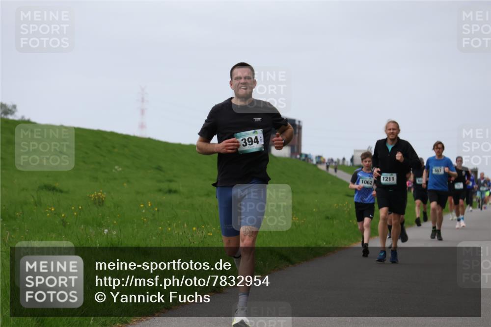 04.05.2025 - 8. Wedeler Halbmarathon Yannick Fuchs http://msf.ph/oto/7832954 04.05.2025 11:21:32 Laufen 394, 1062, 1211, 657 meine-sportfotos.de
