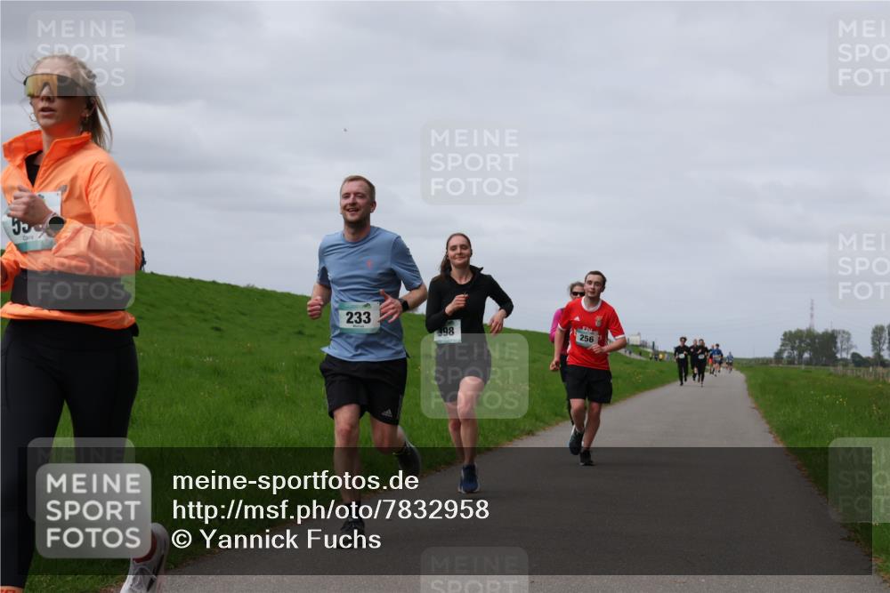 04.05.2025 - 8. Wedeler Halbmarathon Yannick Fuchs http://msf.ph/oto/7832958 04.05.2025 11:41:50 Laufen 55, 233, 398, 256 meine-sportfotos.de