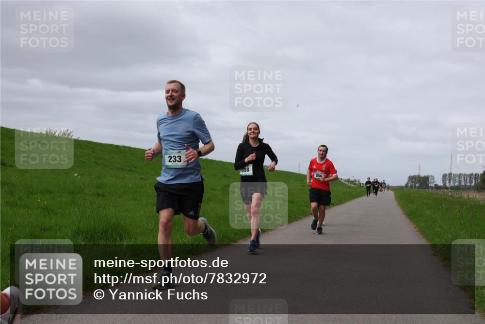 04.05.2025 - 8. Wedeler Halbmarathon Yannick Fuchs http://msf.ph/oto/7832972 04.05.2025 11:41:51 Laufen 233, 398, 256 meine-sportfotos.de