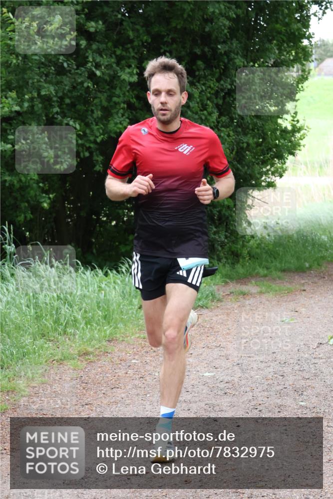 04.05.2025 - 8. Wedeler Halbmarathon Lena Gebhardt http://msf.ph/oto/7832975 04.05.2025 11:20:53 Laufen  meine-sportfotos.de
