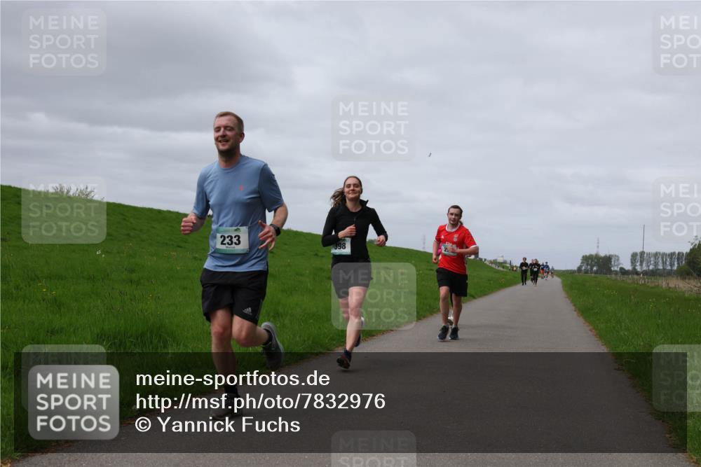 04.05.2025 - 8. Wedeler Halbmarathon Yannick Fuchs http://msf.ph/oto/7832976 04.05.2025 11:41:51 Laufen 233, 398 meine-sportfotos.de