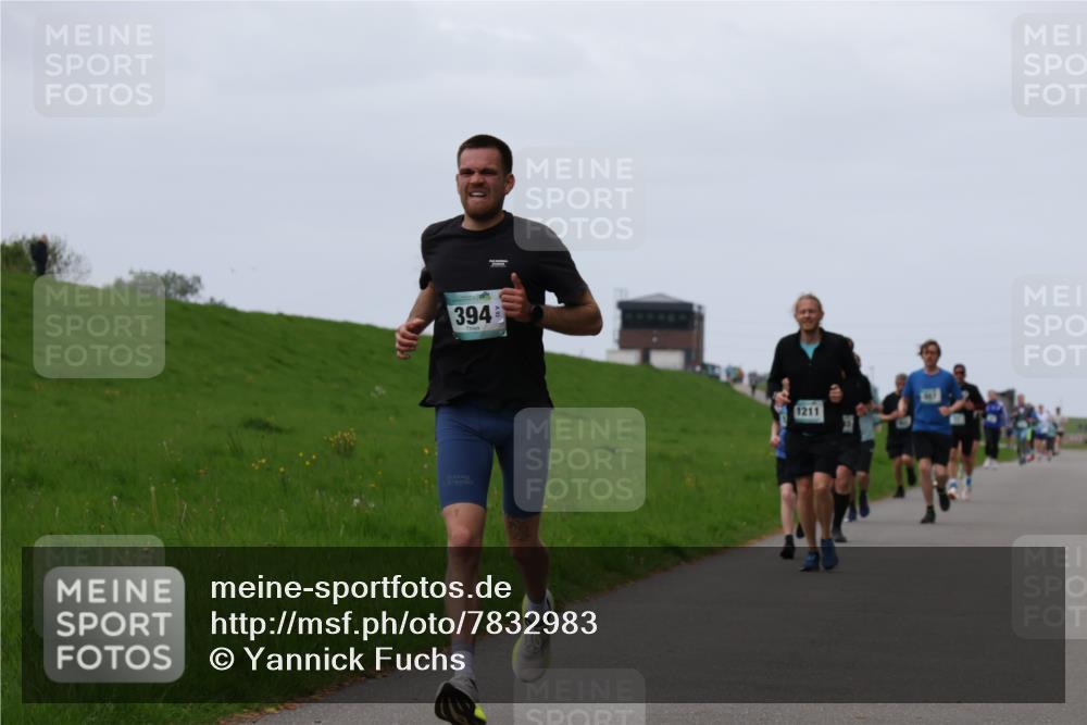 04.05.2025 - 8. Wedeler Halbmarathon Yannick Fuchs http://msf.ph/oto/7832983 04.05.2025 11:21:33 Laufen 394, 1211 meine-sportfotos.de