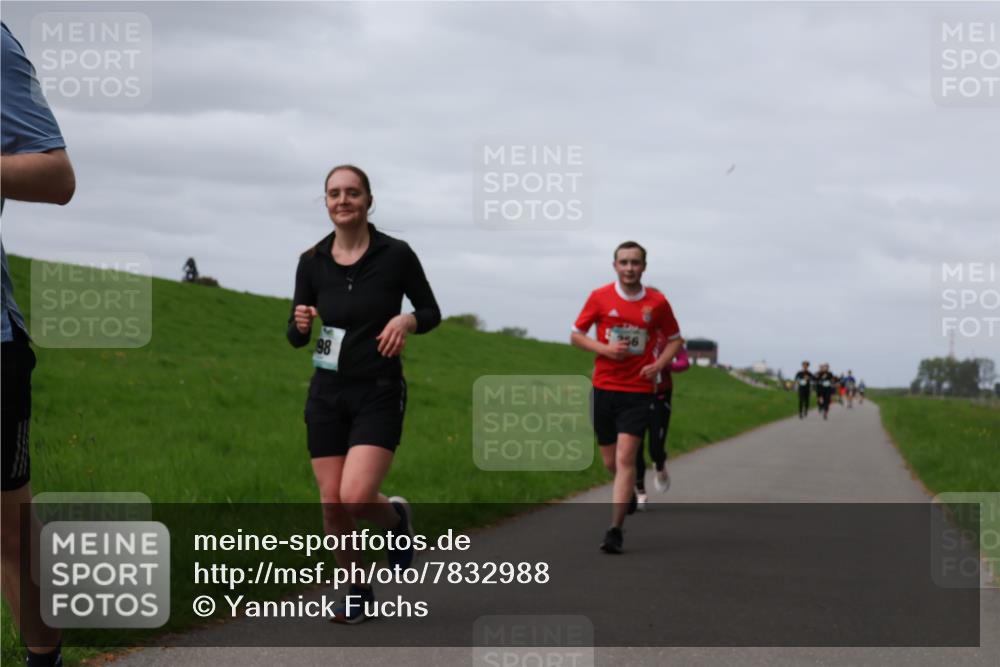 04.05.2025 - 8. Wedeler Halbmarathon Yannick Fuchs http://msf.ph/oto/7832988 04.05.2025 11:41:52 Laufen  meine-sportfotos.de